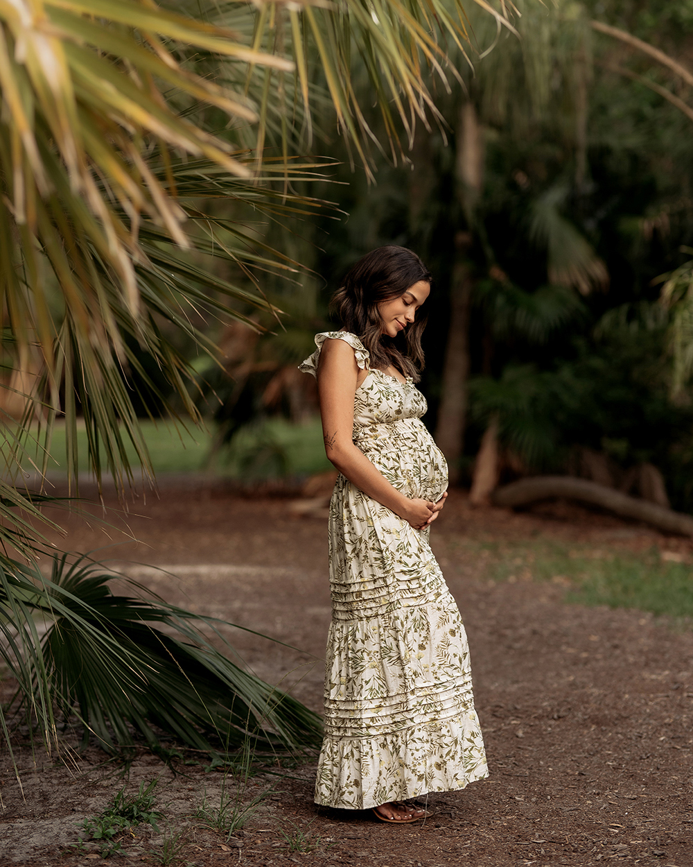 Outdoor maternity photoshoot in Orlando, Florida with soft natural light