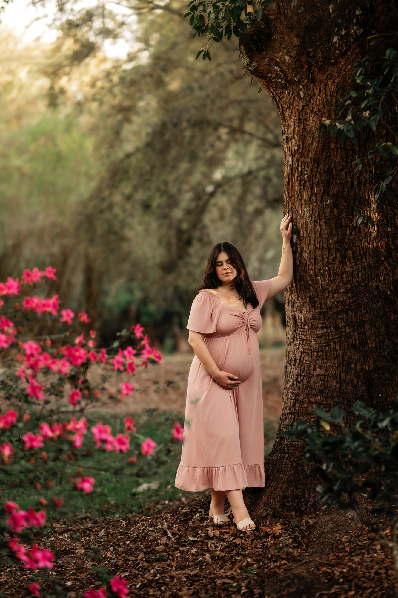 Pregnancy portrait session outdoors in Orlando, Florida