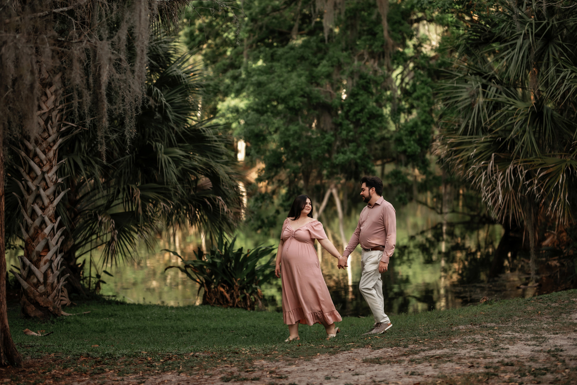 Outdoor maternity portraits near Horizon West, Florida