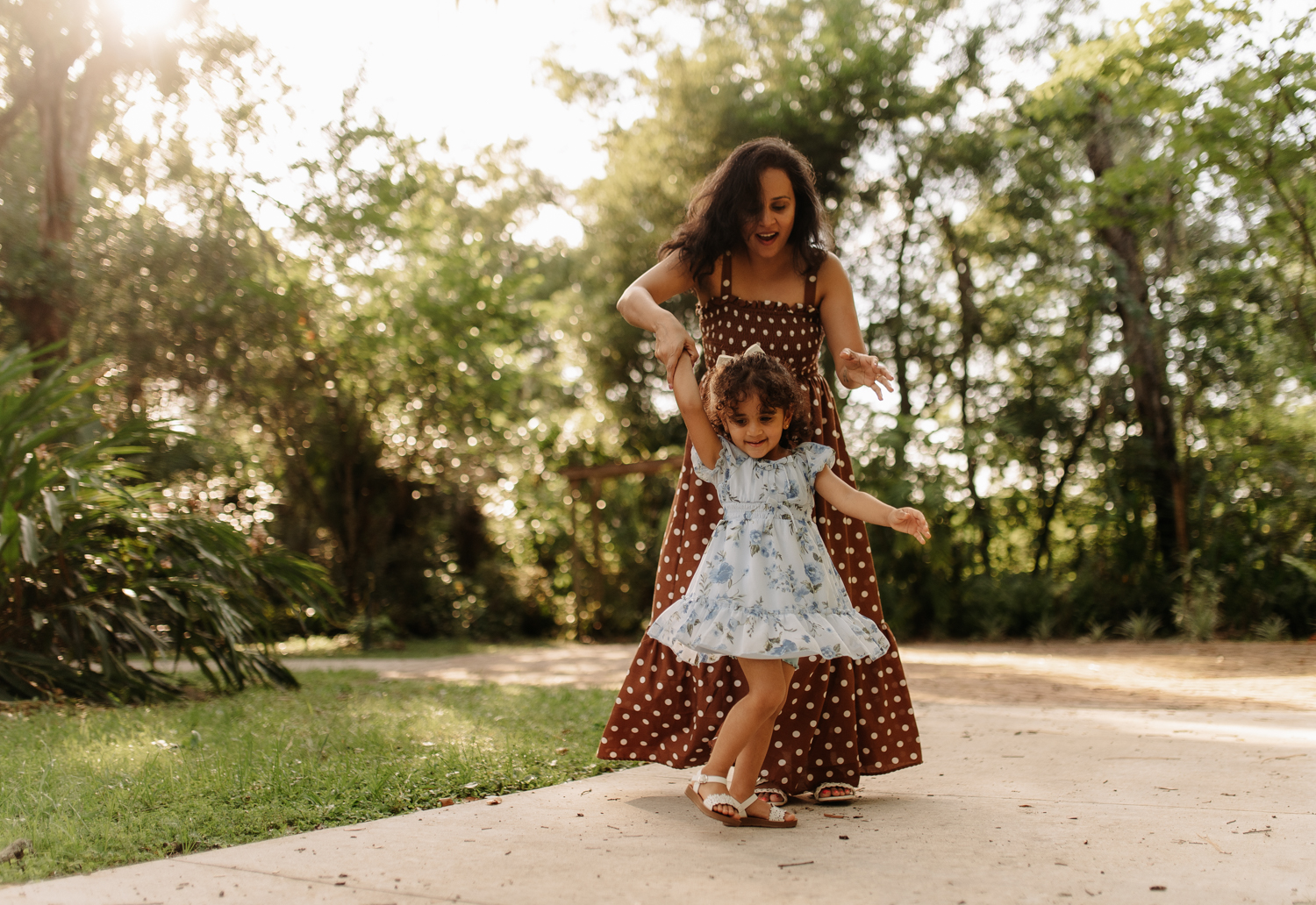 Orlando family photography session with parents and child captured in a natural lifestyle style outdoors