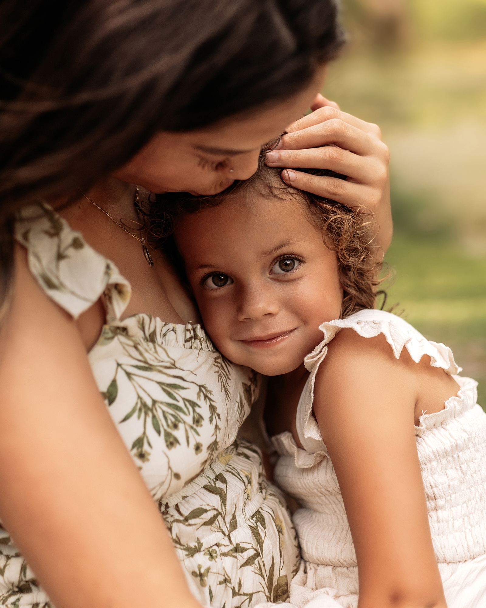 Outdoor family photography session in Orlando with parents and children in natural light.