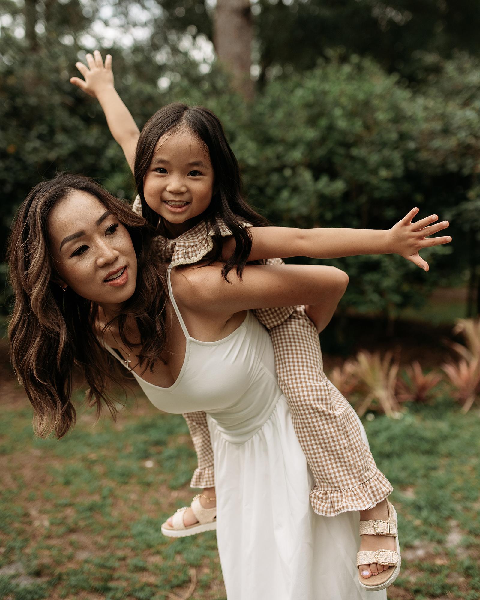 Lifestyle family photography session in Winter Park Orlando with natural light and candid family moments