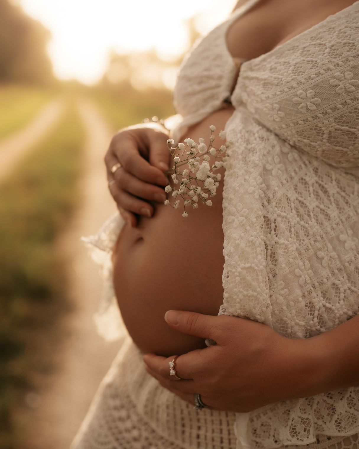 Soft maternity portrait